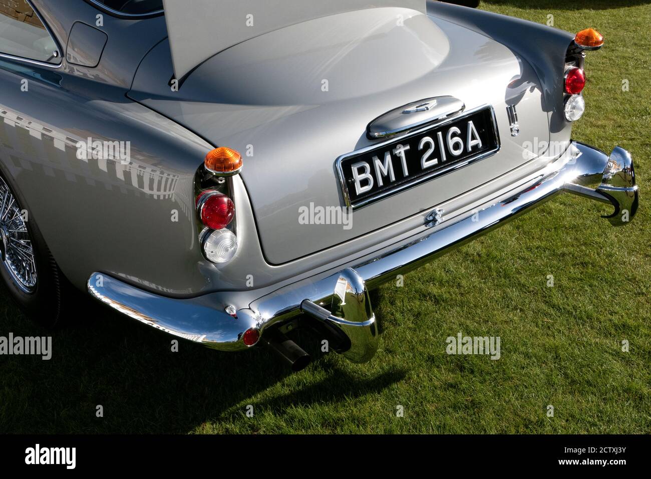 James Bond Aston Martin DB5 a Salon Prive 2020 AT Blenheim Palace Woodstock Regno Unito Foto Stock