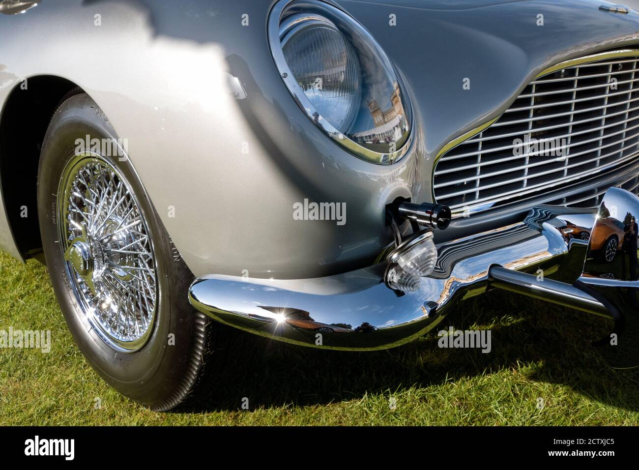 James Bond Aston Martin DB5 a Salon Prive 2020 AT Blenheim Palace Woodstock Regno Unito Foto Stock