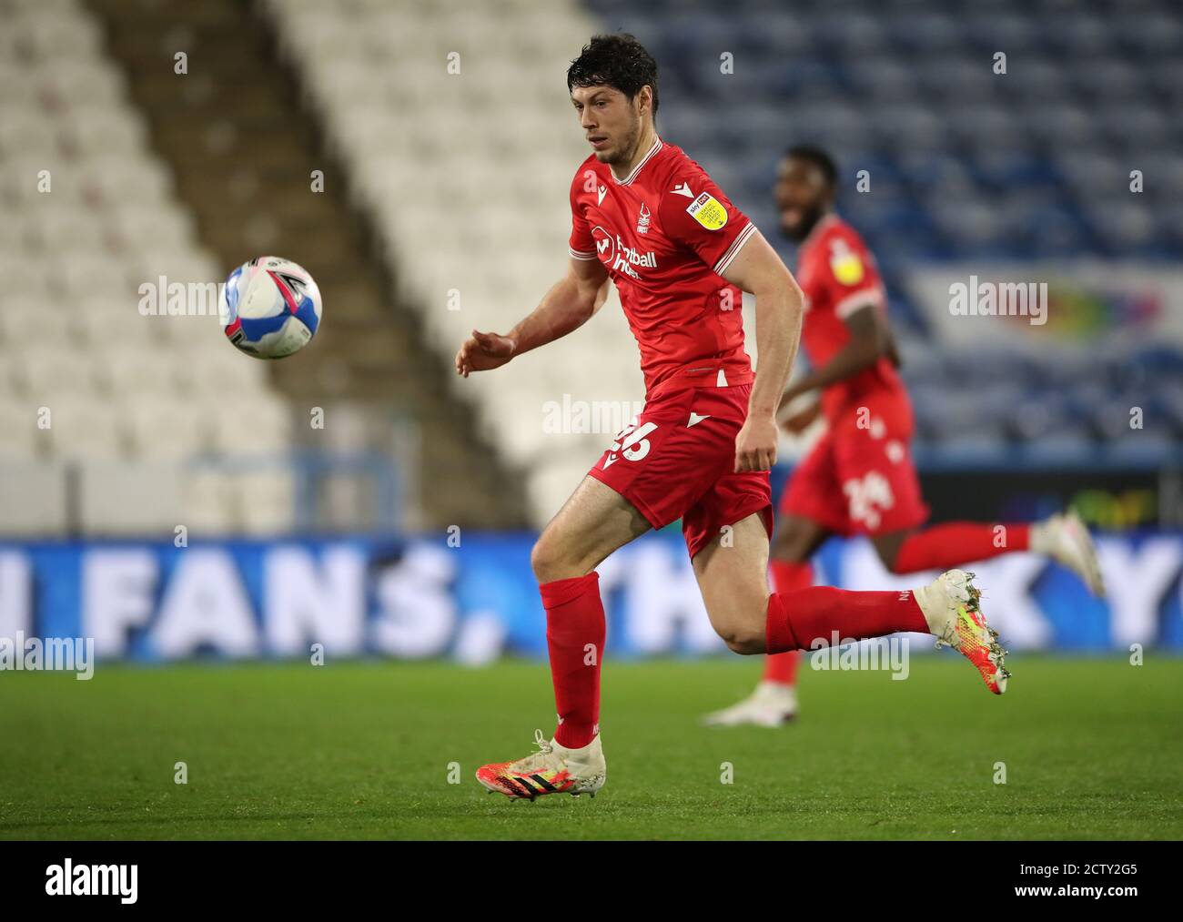 Scott McKenna di Nottingham Forest durante la partita del campionato Sky Bet allo stadio John Smith di Huddersfield. Data immagine: Venerdì 25 settembre 2020. Guarda la storia della PA DI CALCIO Huddersfield. Il credito fotografico dovrebbe essere: Nick Potts/PA Wire. Nessun utilizzo con audio, video, dati, elenchi di apparecchi, logo di club/campionato o servizi "live" non autorizzati. L'uso in-match online è limitato a 120 immagini, senza emulazione video. Nessun utilizzo nelle scommesse, nei giochi o nelle pubblicazioni di singoli club/campionati/giocatori. Foto Stock