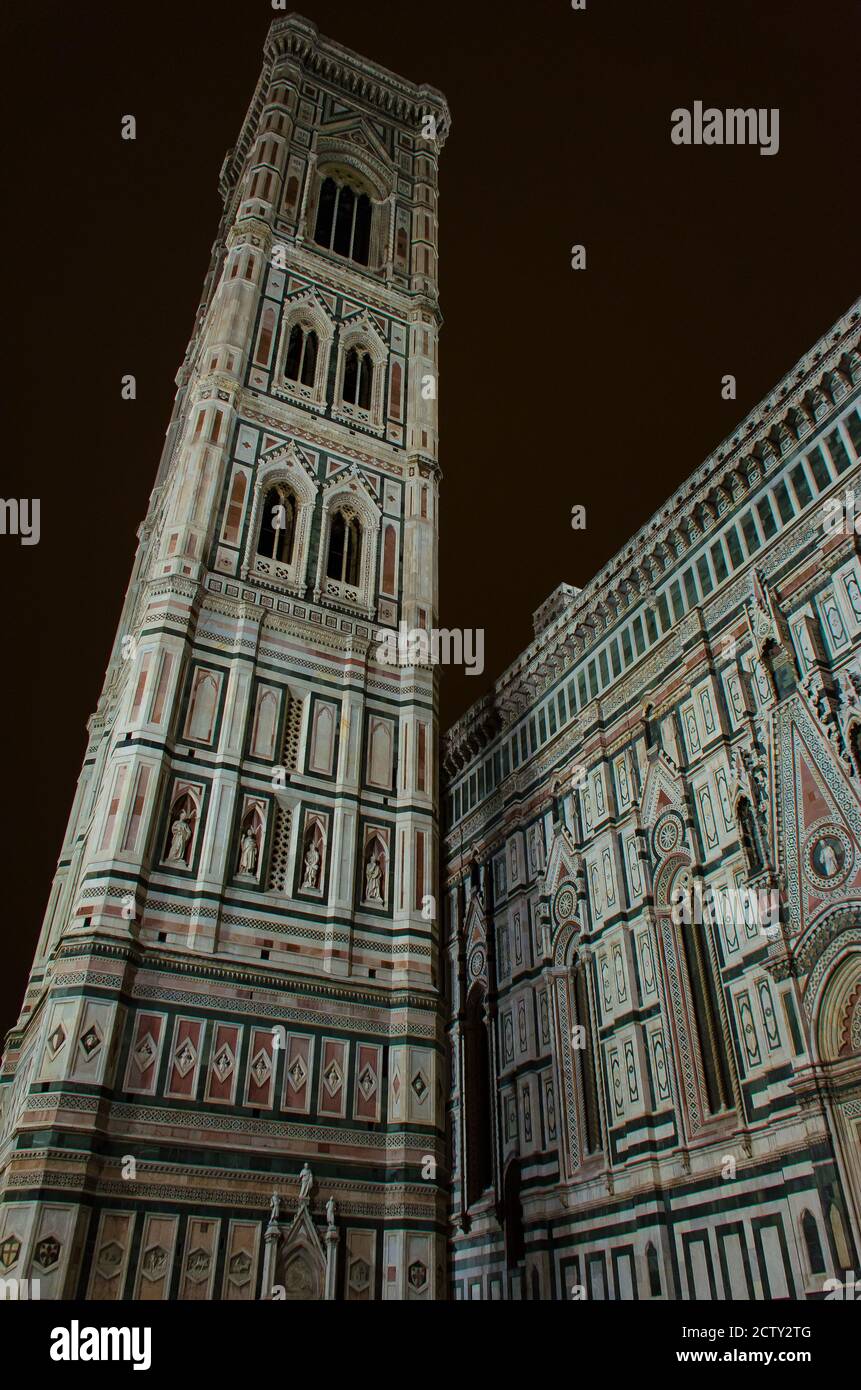 Il Campanile della Basilica di Santa Maria del Fiore (in inglese: Basilica di Santa Maria del Fiore) è la chiesa principale di Firenze. Foto Stock