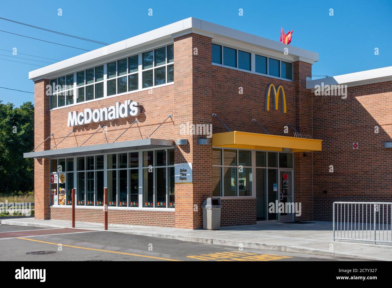 L'esterno del ristorante fast food McDonalds nella zona di Tewksbury, Massachusetts, New England Foto Stock