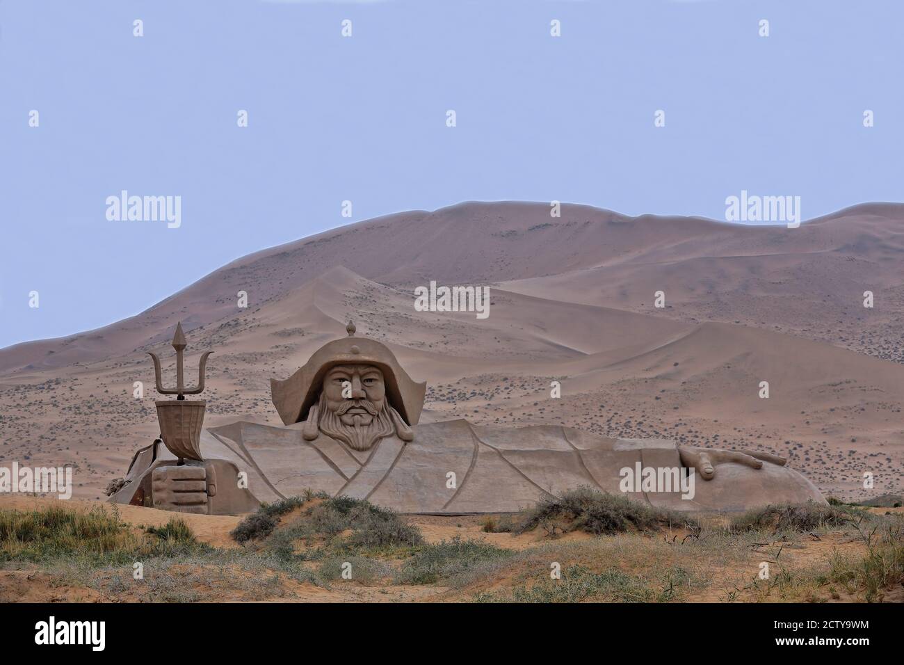 Enorme scultura di Gengis-Chinggis Khan all'interno di Badain Jaran deserto-interno Mongolia-Cina-1051 Foto Stock