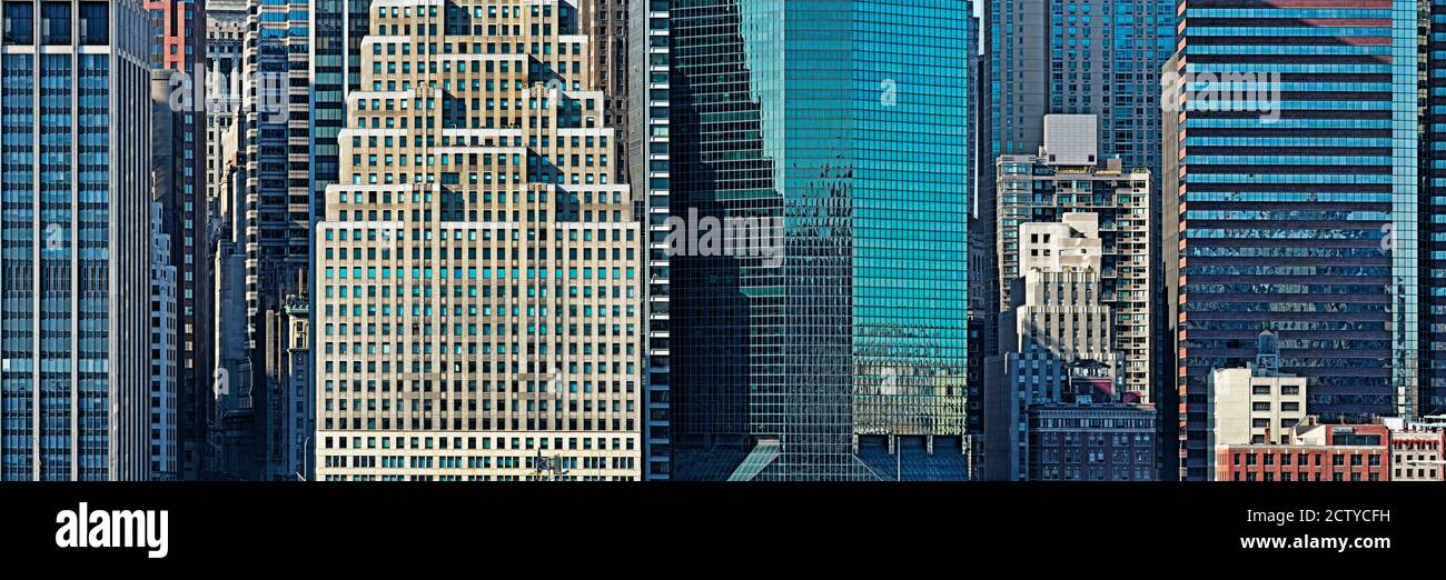 Grattacieli in una città, la città di New York, nello Stato di New York, Stati Uniti d'America Foto Stock