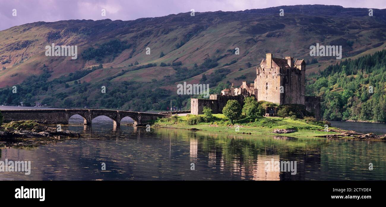 Castello di Eilean Donan, Dornie, Ross-shire, Regione delle Highlands, Scozia Foto Stock