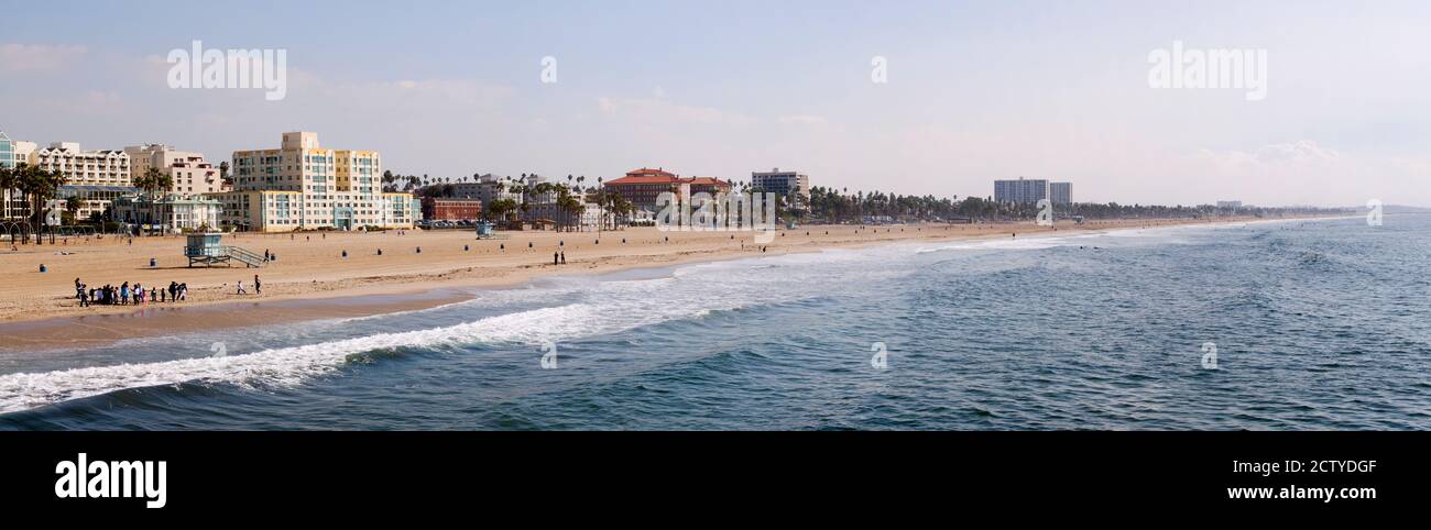 Surf sulla spiaggia, Santa Monica Beach, Santa Monica, Los Angeles County, California, Stati Uniti Foto Stock