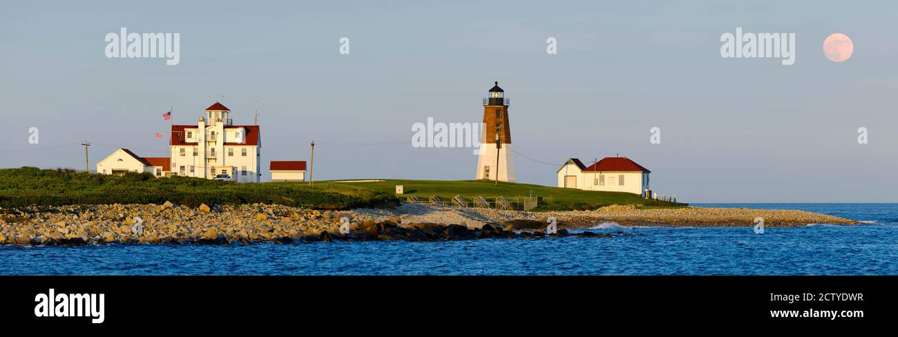 Faro sulla costa, faro di Point Judith, Narragansett Bay, Washington County, Rhode Island, Stati Uniti Foto Stock
