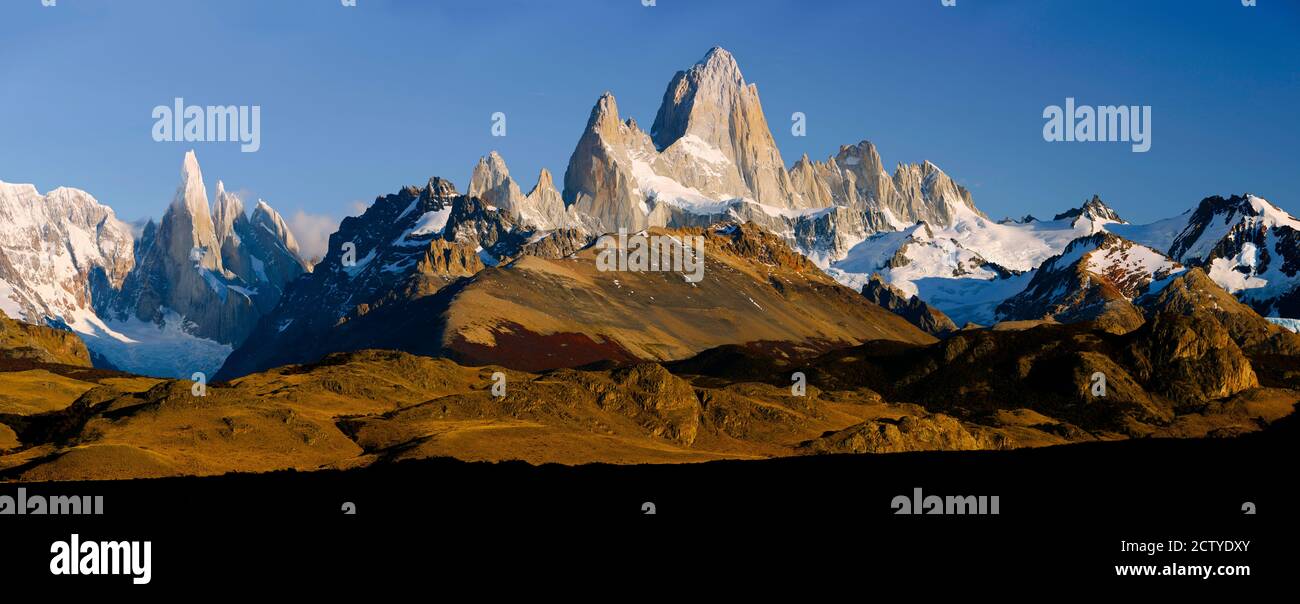Montagne, Monte Fitzroy, Cerro Torre, Parco Nazionale dei ghiacciai Argentini, Patagonia, Argentina Foto Stock