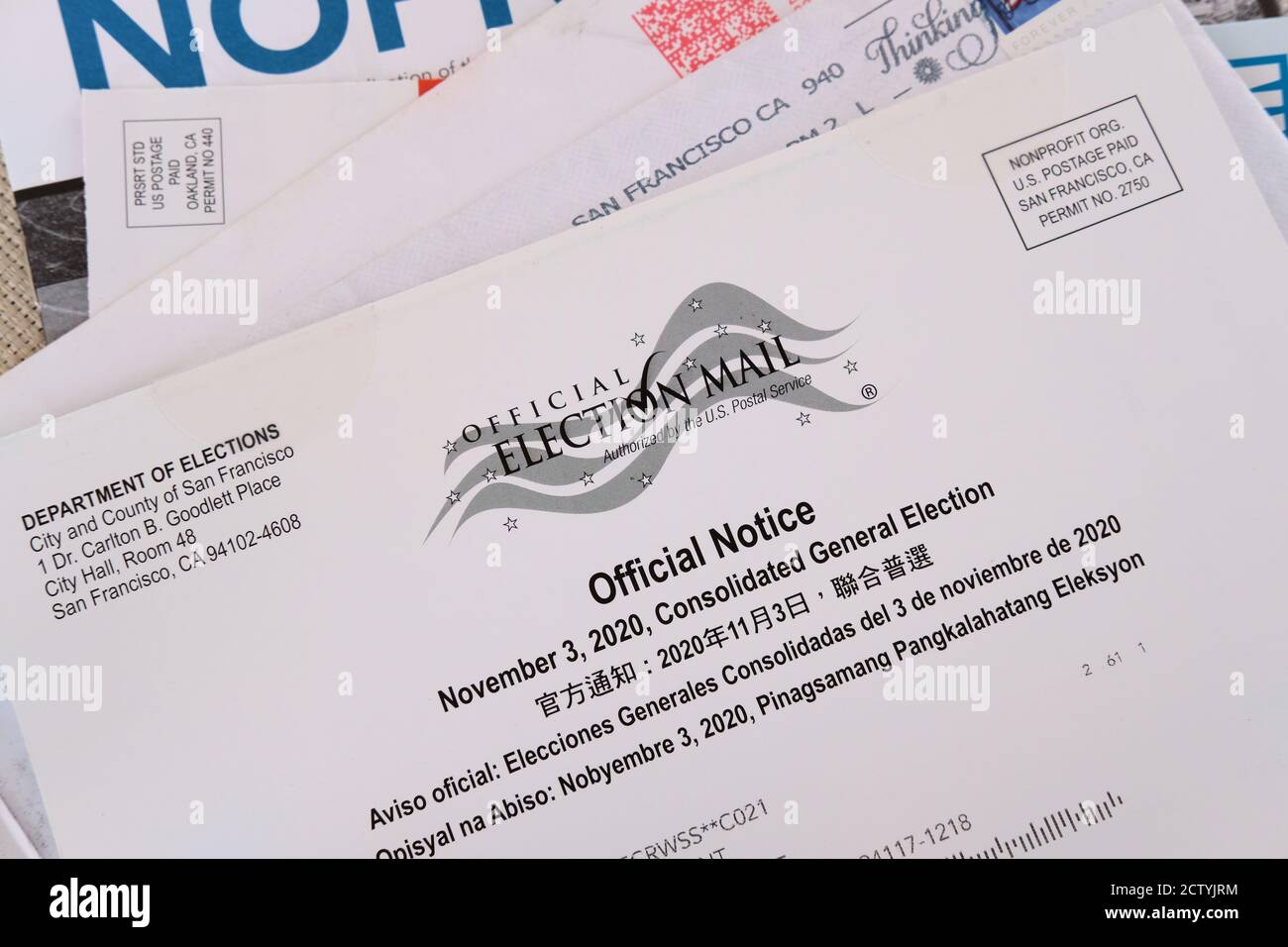 Comunicazione ufficiale del Dipartimento delle elezioni che notifica ai destinatari delle prossime elezioni generali 3 novembre 2020; posta ufficiale delle elezioni. Foto Stock