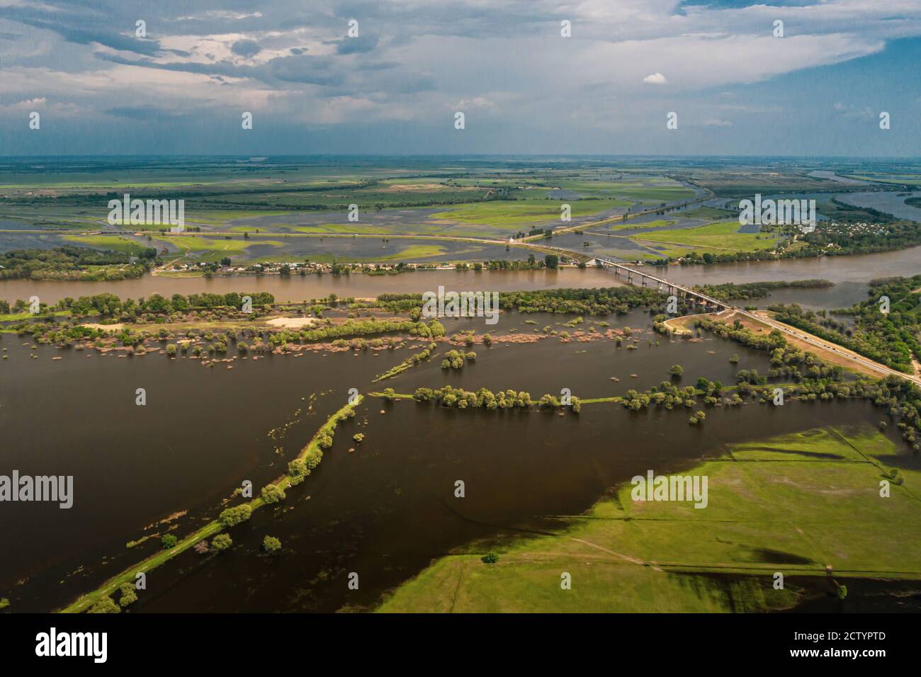 Panorama aereo dei fiumi della regione di Astrakhan in estate. Foto di alta qualità Foto Stock