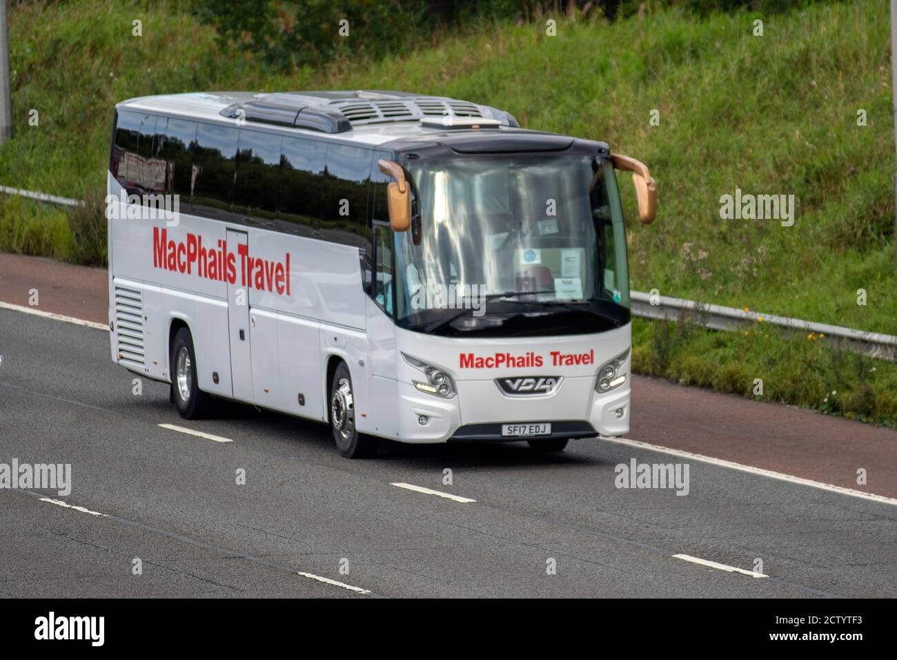 MacPhails Coach tour, linee di autobus, contratti scolastici, noleggio privato, escursioni di un giorno e passeggeri viaggio di vacanza sulla M6 a Lancaster, Regno Unito Foto Stock