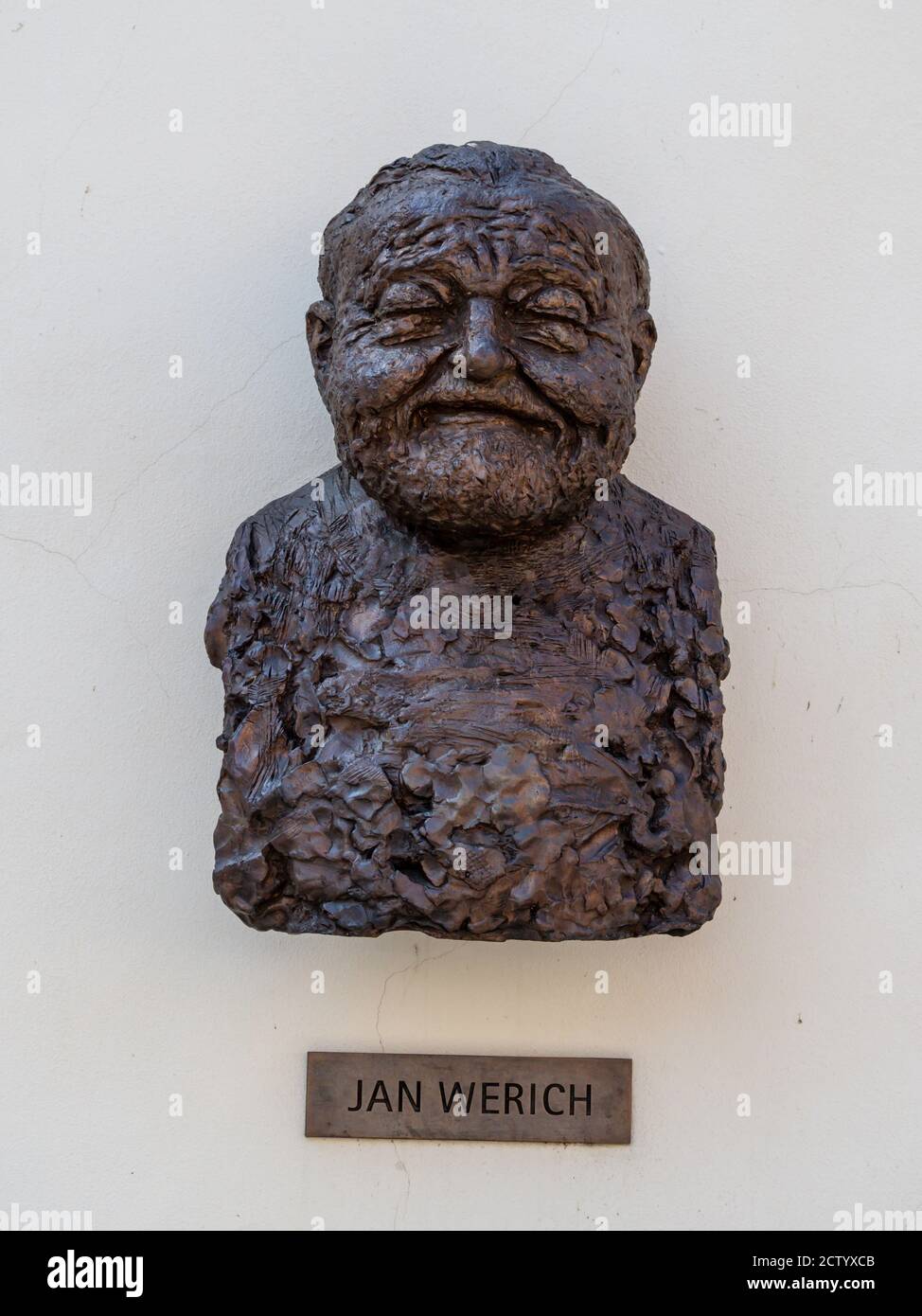 PRAGA, REPUBBLICA CECA: Busto del noto attore Jan Werich sulla villa di Werich Foto Stock