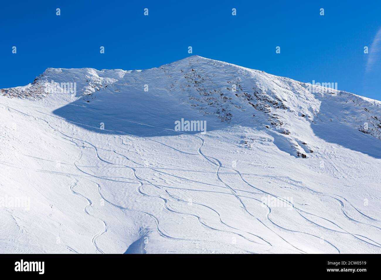 Berghang, Gipfel, Skispuren im Schnee, Allgäuer Alpen, Oberstdorf Foto Stock