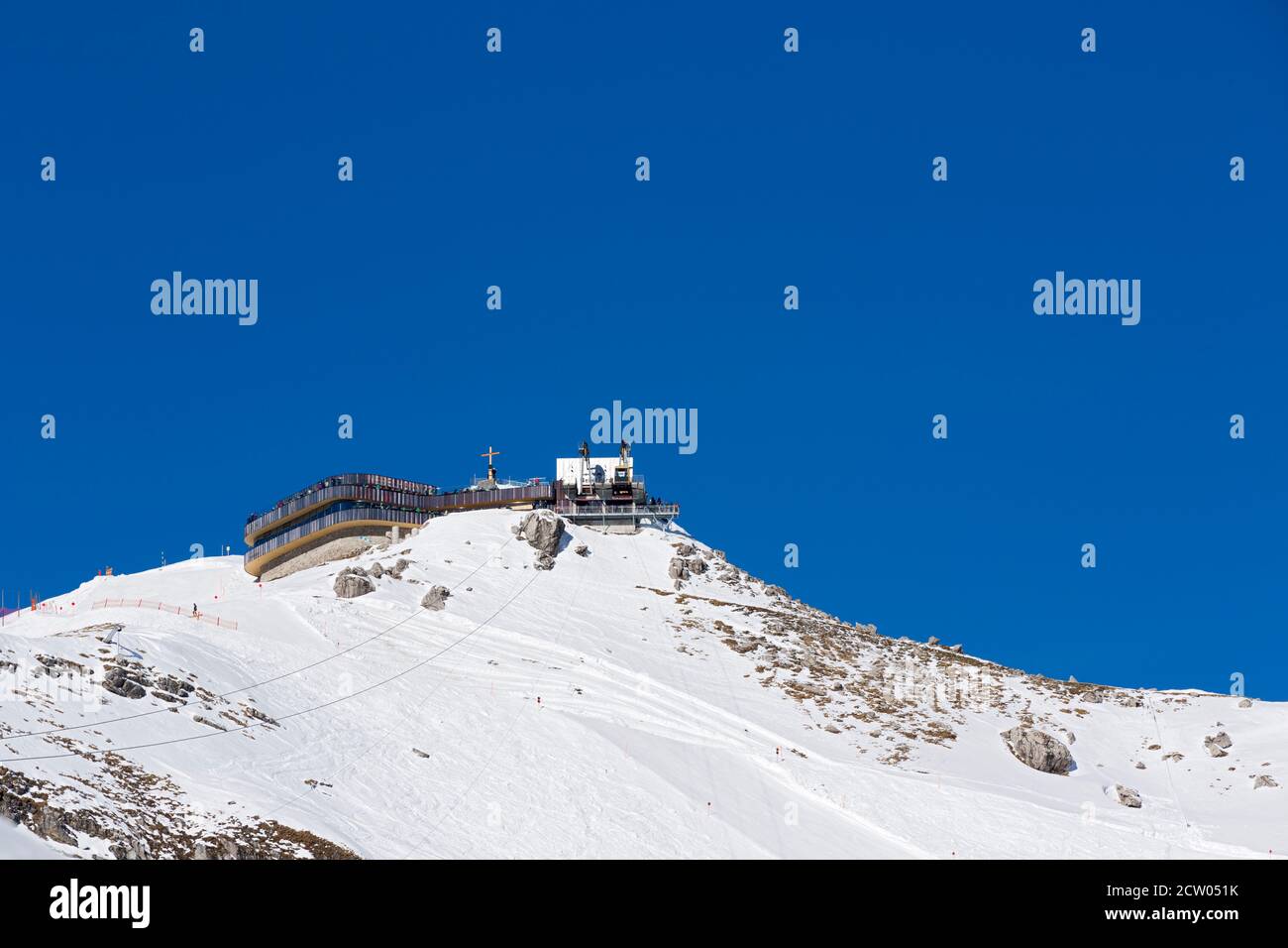 Nebelhorn, Gipfel, Kreuz, Haus, Aussichtsplattform, Nebelhornbahn, Skipiste, Allgäuer Alpen, Oberstdorf Foto Stock