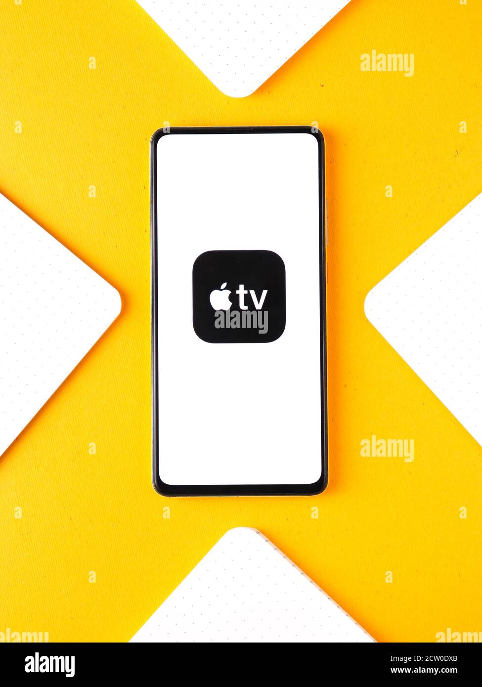 Assam, india - 24 settembre 2020 : logo Apple TV sull'immagine di stock dello schermo del telefono. Foto Stock