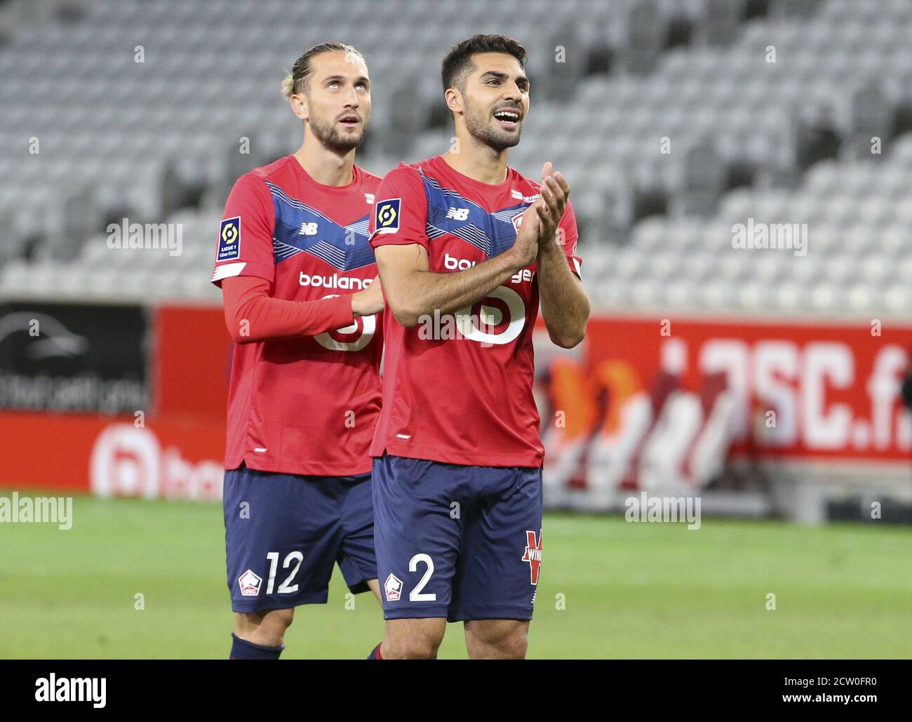 Mehmet Zeki Celik, Yusuf Yazici (a sinistra) di Lille festeggiano la  vittoria dopo il campionato francese Ligue 1 tra Lille OSC (LOSC Foto stock  - Alamy