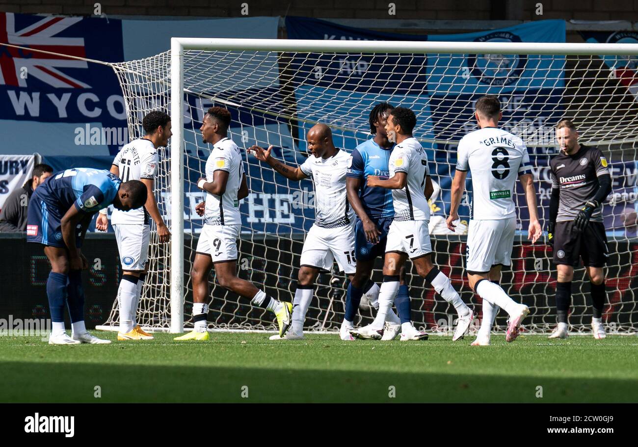 High Wycombe, Regno Unito. 26 Settembre 2020. Andre Ayew di Swansea City festeggia il primo gol durante la partita del campionato Sky Bet tra Wycombe Wanderers e Swansea City ad Adams Park, High Wycombe, Inghilterra, il 26 settembre 2020. Foto di Liam McAvoy. Credit: Prime Media Images/Alamy Live News Foto Stock