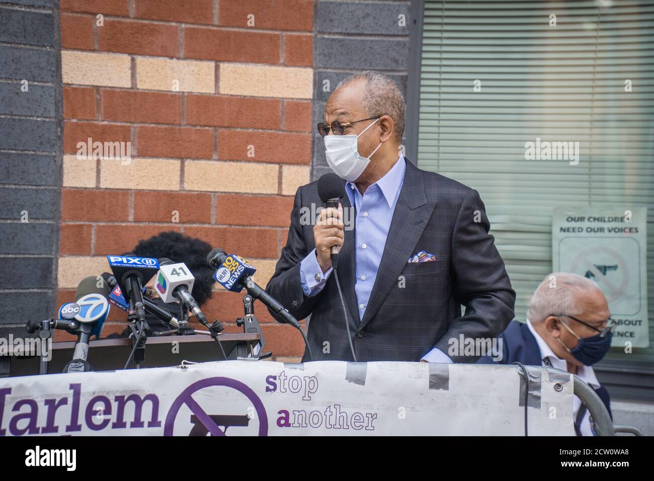 Calvin Butts della chiesa Battista abissiniana, Harlem Mothers SALVARE commemorare la Giornata Nazionale di ricordo per le vittime di Murder. Le famiglie ricordano la persona amata che hanno perso a causa della violenza delle armi. (Foto di Steve Sanchez/Pacific Press) Foto Stock