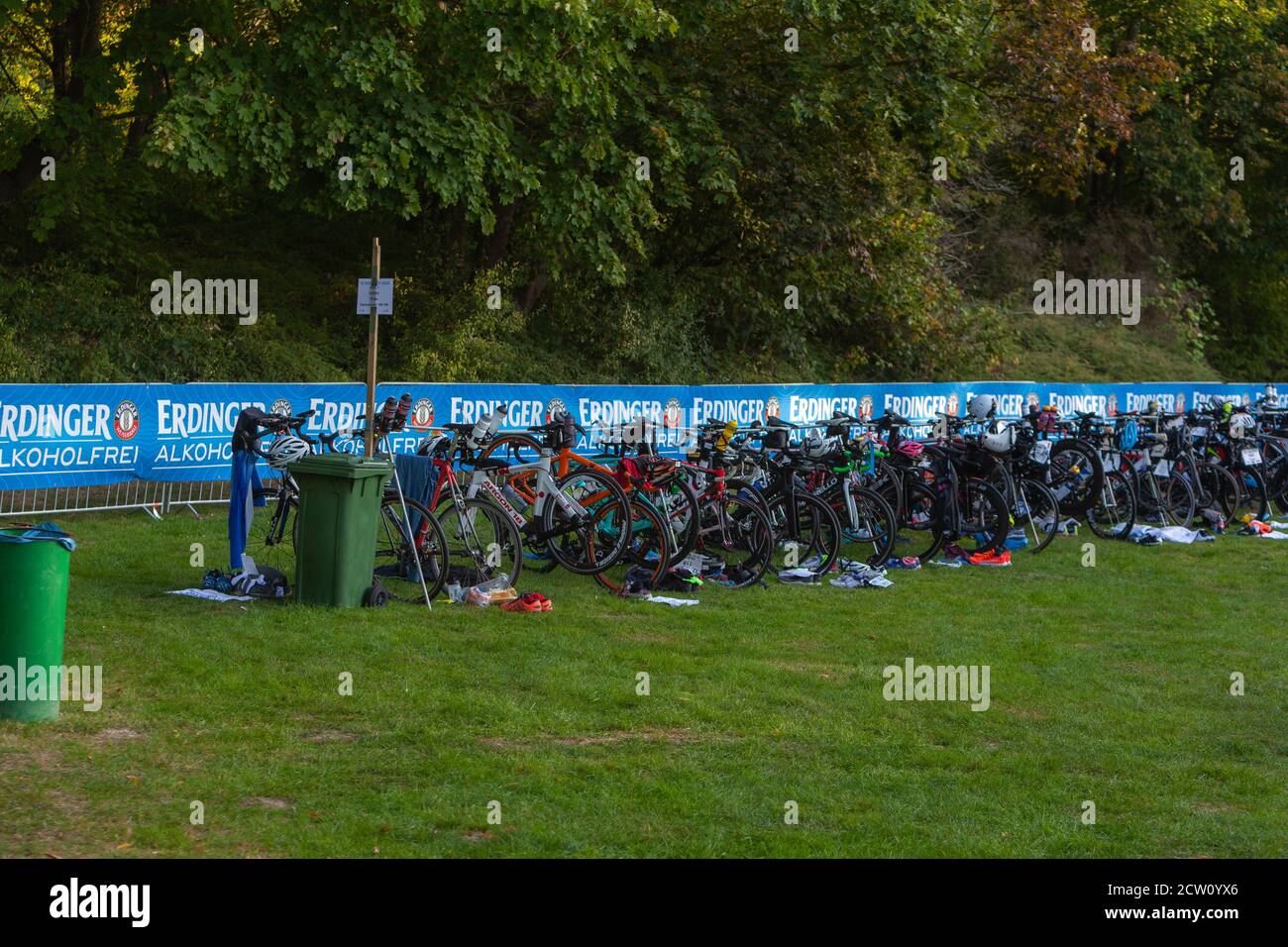 Ratingen/Germania/ Renania Settentrionale-Vestfalia - Settembre 20: 12° Stadtwerke Ratingen Triathlon un evento storico Foto Stock