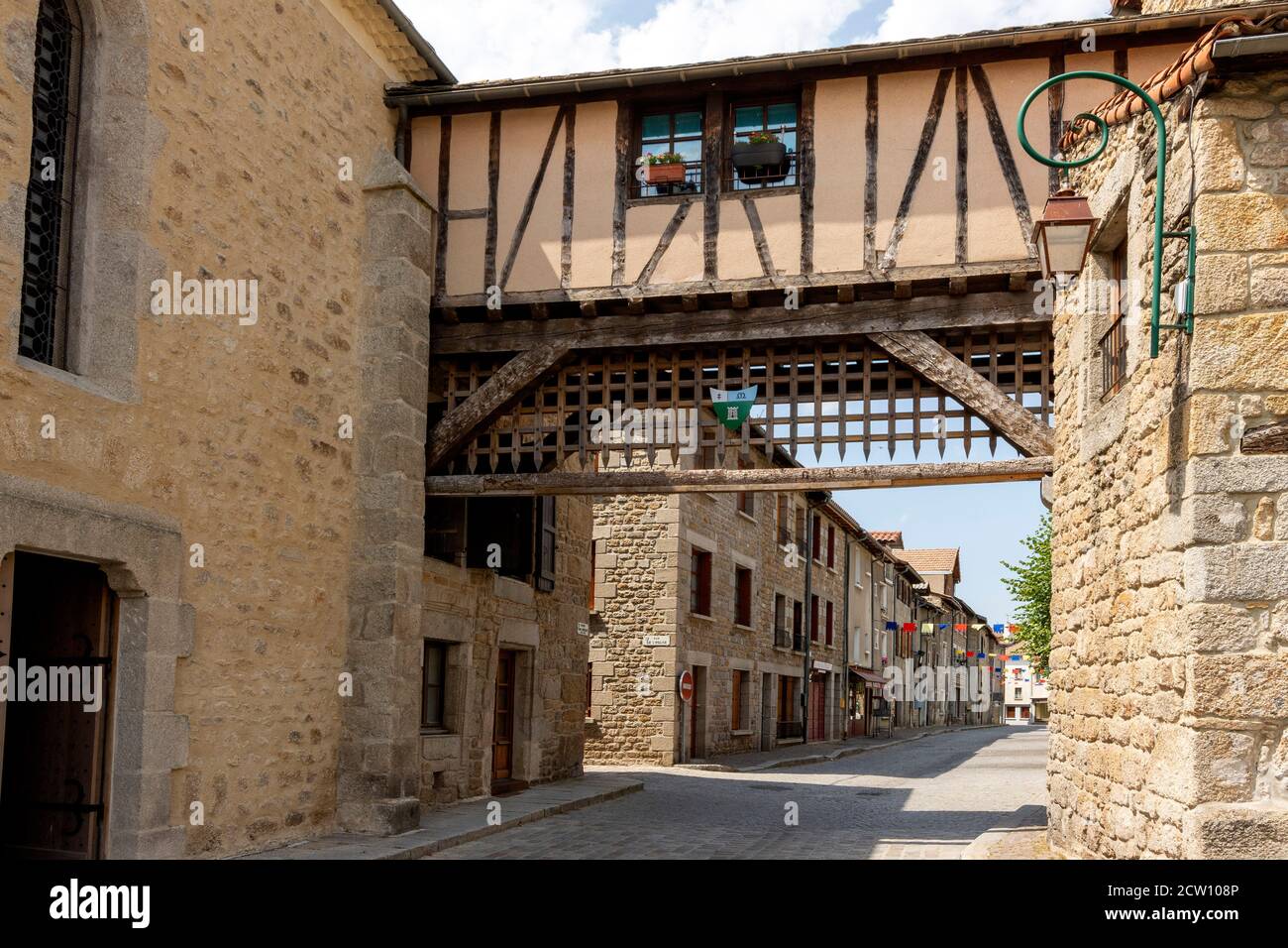 Porta di Drogols (la porte des Drogols) ingresso della città di le Malzieu Ville, Lozere, Occitanie, Francia Foto Stock
