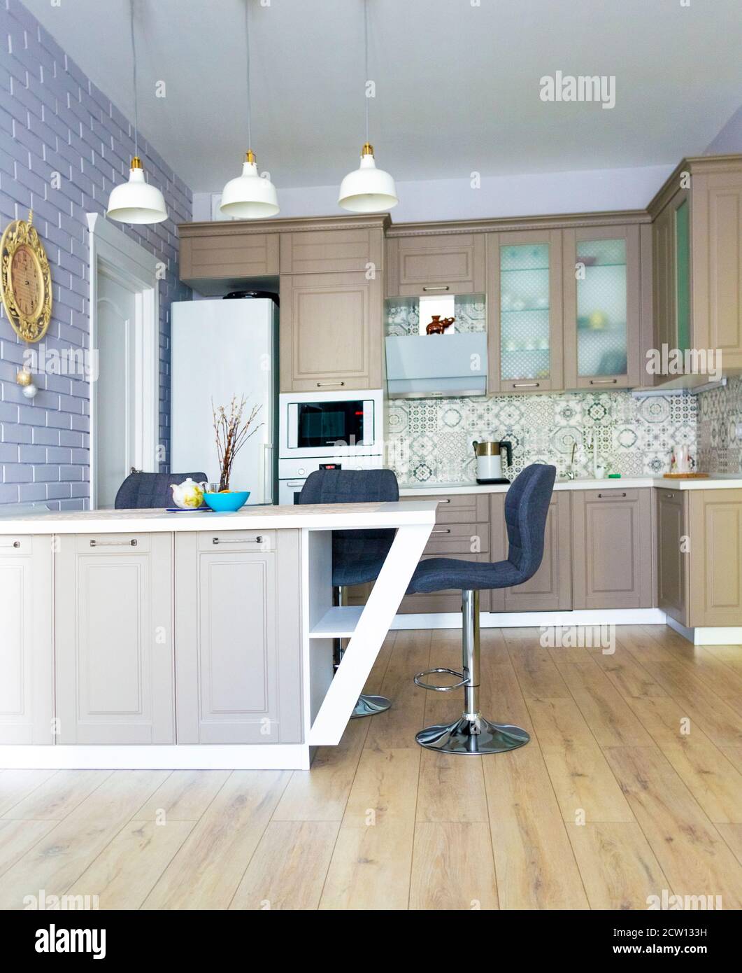 Cucina moderna design interno in nuova casa Foto Stock