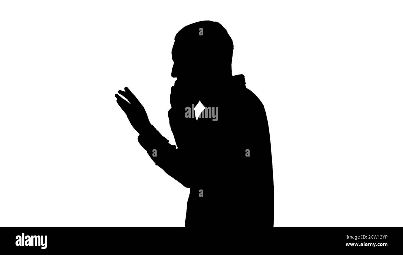 Silhouette ritratto laterale di uno studente felice che cammina e parla Foto Stock