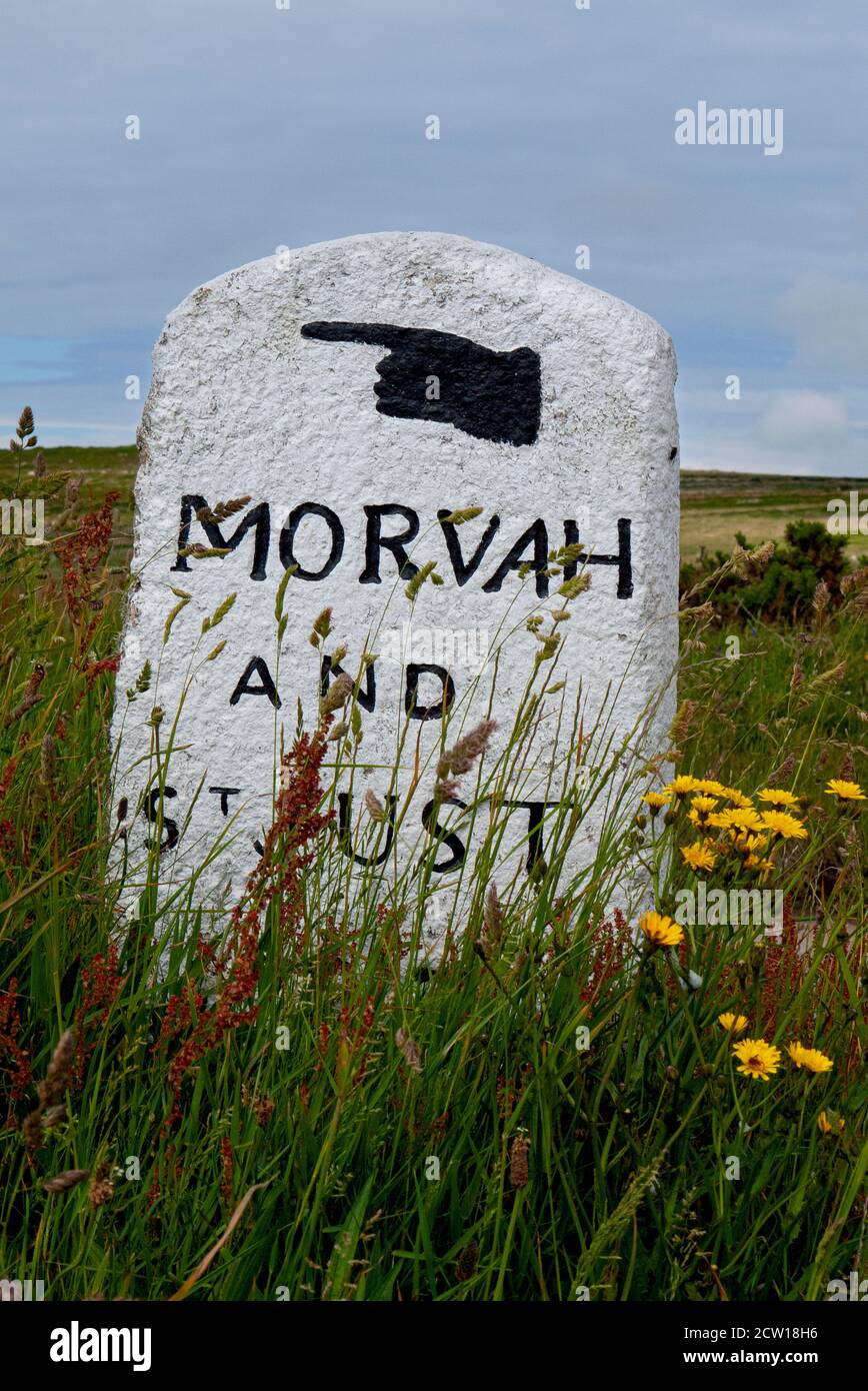 Segno pietra miliare vicino Morvah, Penwith, Cornovaglia Foto Stock