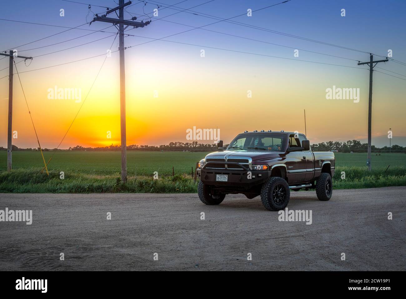 Pick up camion su strada sterrata, Nebraska, Stati Uniti Foto Stock