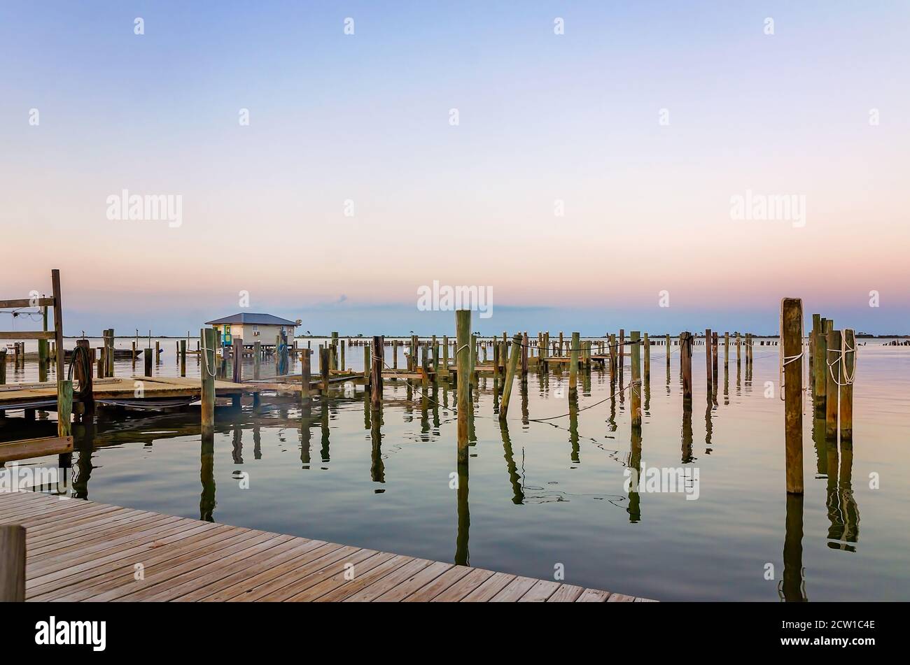 Dauphin Island Marina è vuota una settimana dopo l'uragano Sally, che ha danneggiato pesantemente il porto turistico, 25 settembre 2020, a Dauphin Island, Alabama. Foto Stock