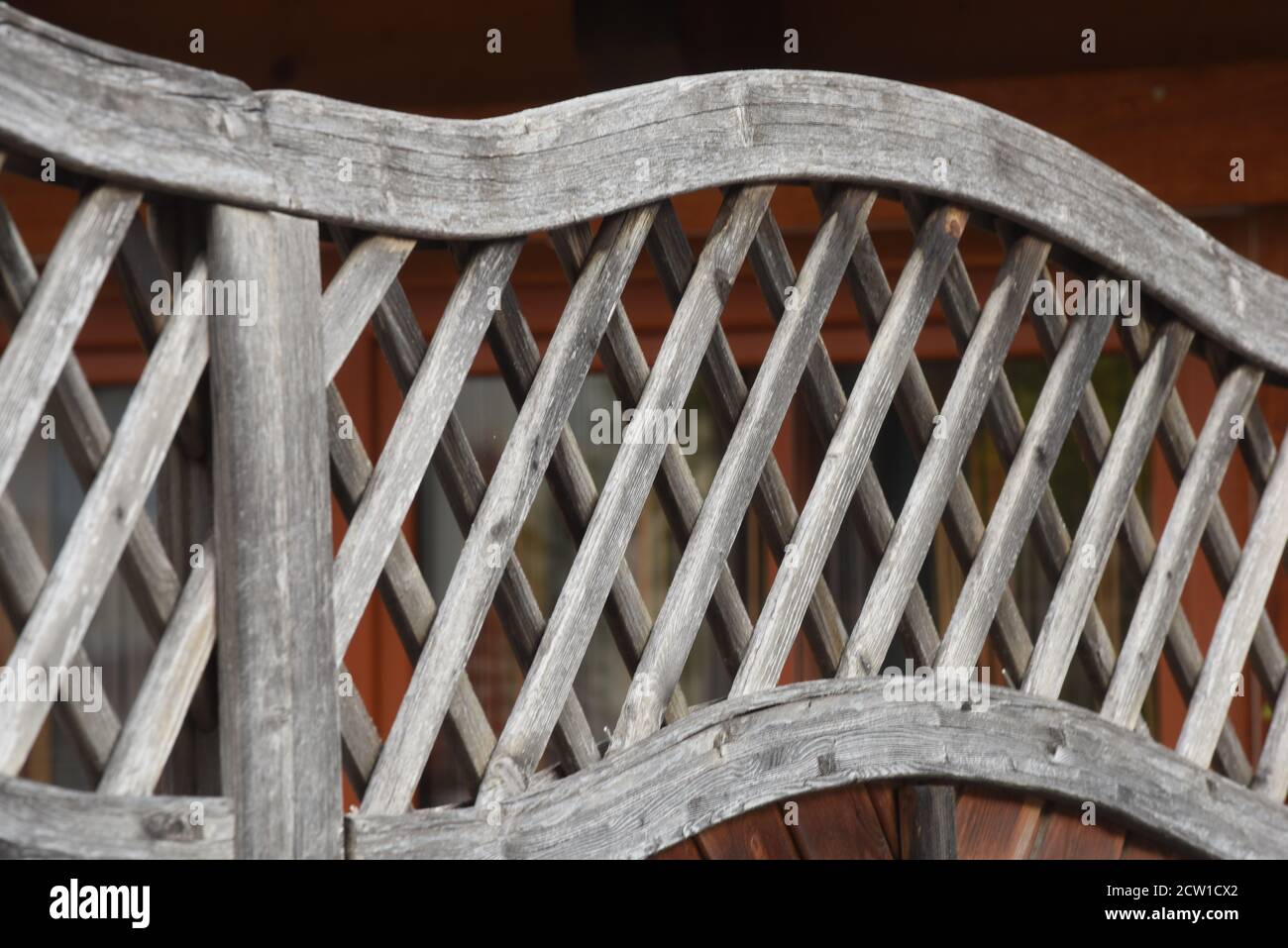 recinzione di legno come una demarcazione ad altri terreni e proprietà Foto Stock