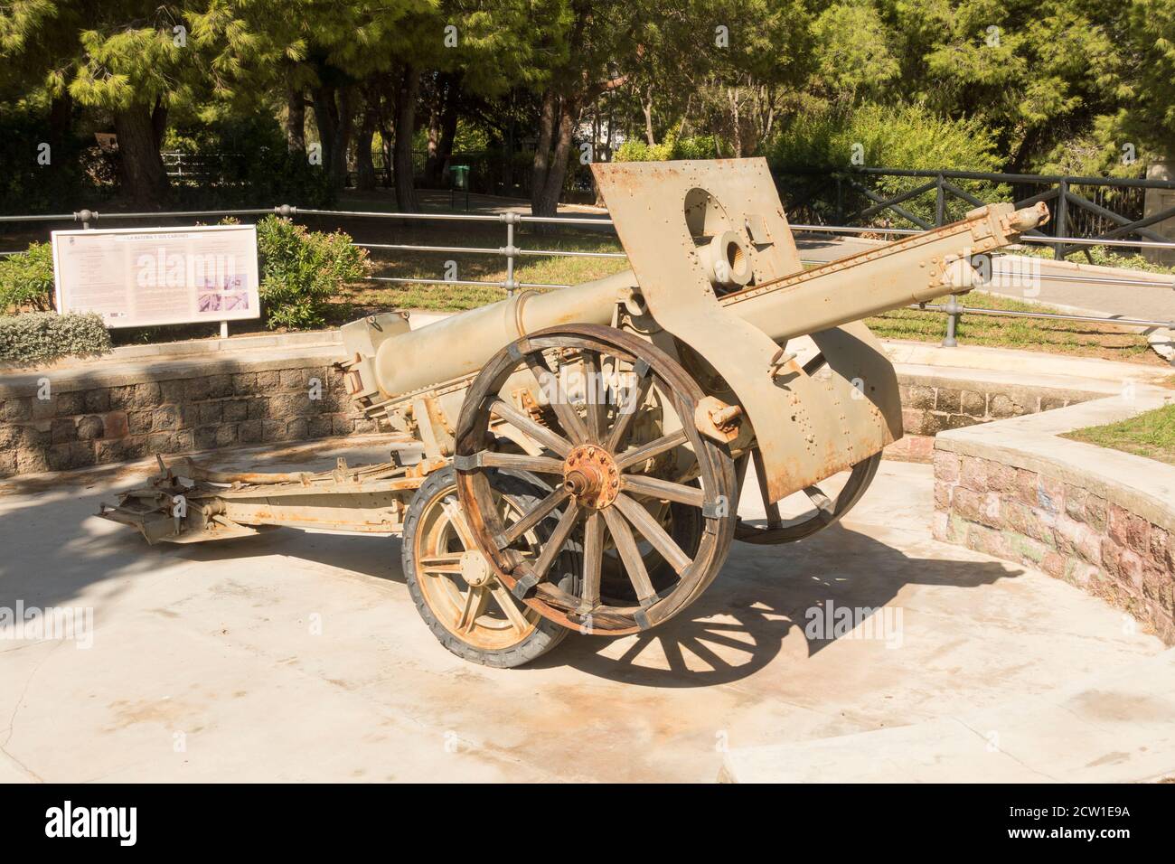 Difesa Vintage artiglieria, Schneider 155 CM 1917 pistola in La Bateria park, Torremolinos, Costa del Sol, Spagna. Foto Stock