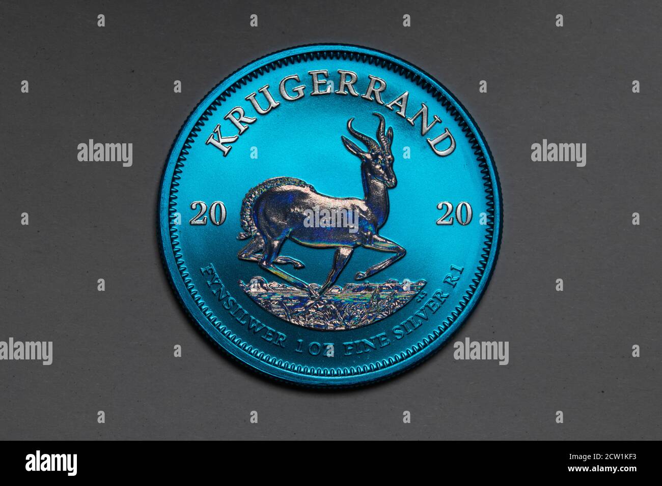 Krugerrand Sud Africa 1 oncia blu argento moneta bulone su Sfondo nero Foto Stock