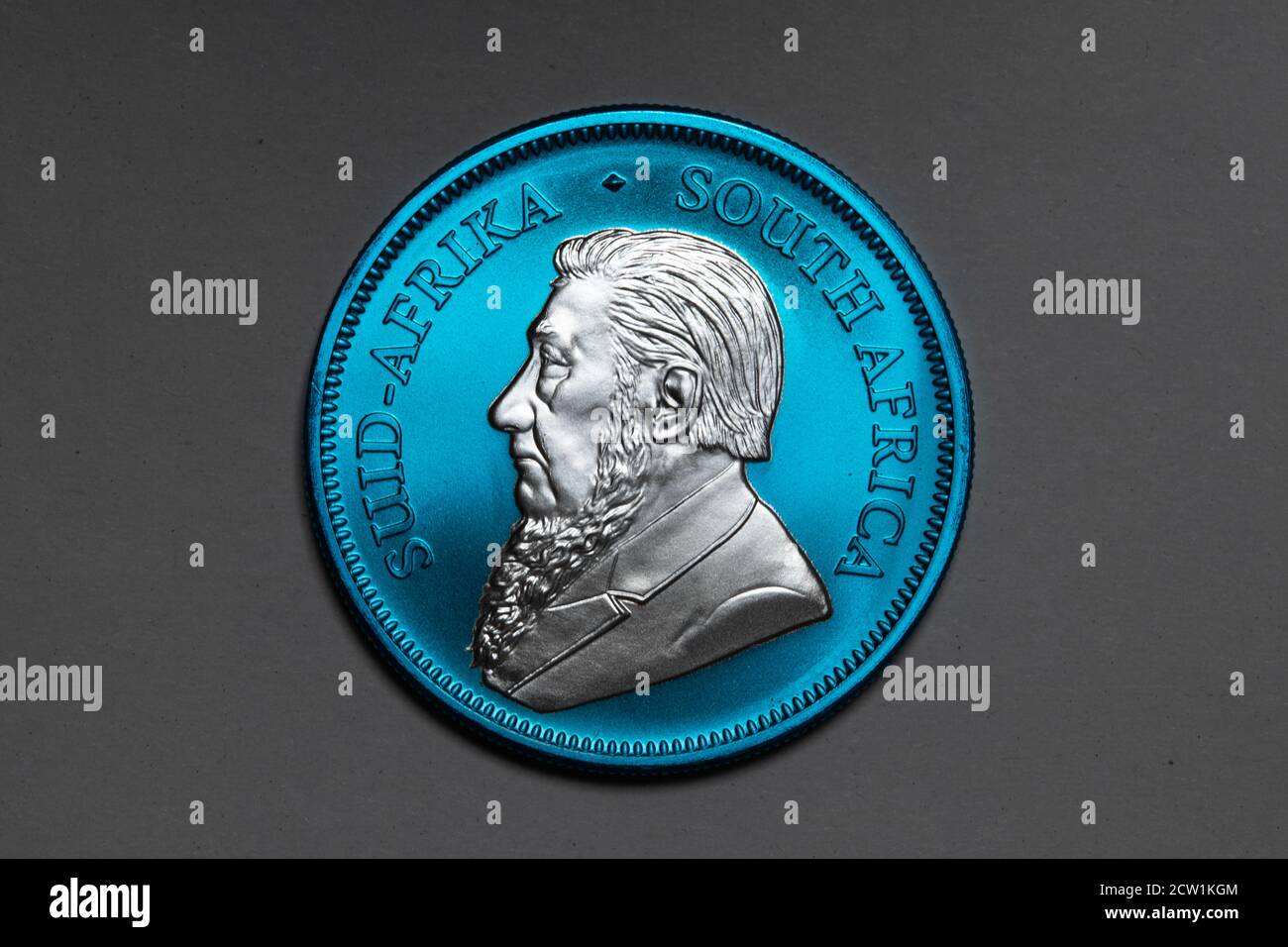 Krugerrand Sud Africa 1 oncia blu argento moneta bulone su Sfondo nero Foto Stock