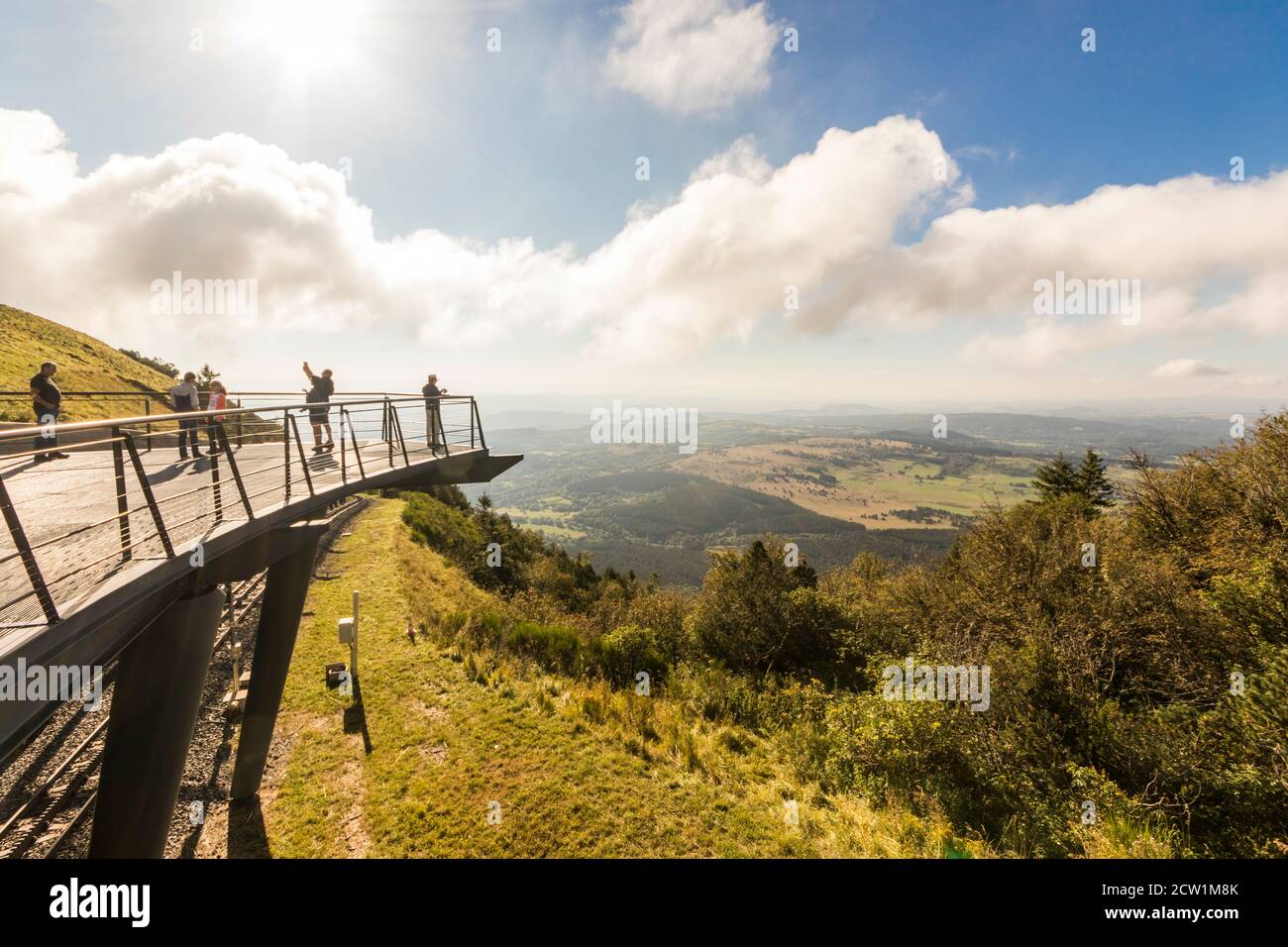 Le Puy de Dome, un vulcano a cupola di lava nella regione Chaine des Puys del Massiccio Centrale nella Francia centrale Foto Stock