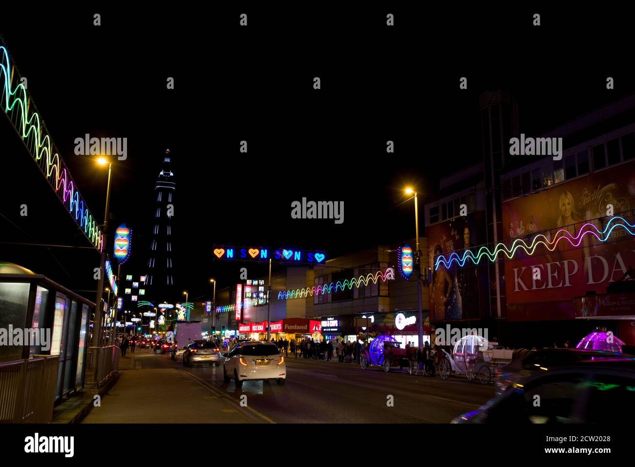 Blackpool Illuminazioni con NHS e chiave lavoratori tributo luci, in ottima posizione di passeggiata, arcobaleno, grazie il NHS, la Torre, 2020, covid-19 Foto Stock