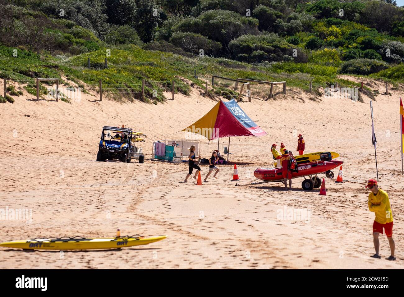 Team australiano volontario di soccorso sulla spiaggia di Avalon Beach A Sydney, NSW, Australia Foto Stock
