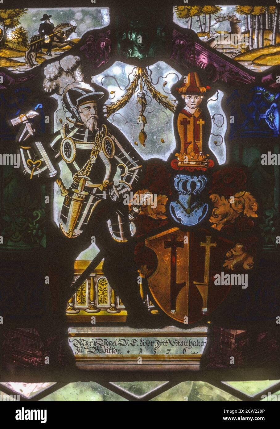 Bubikon, Svizzera. Vetrate colorate, Ritterhaus, un sito patrimonio nazionale. Fotografato luglio 1966. Foto Stock