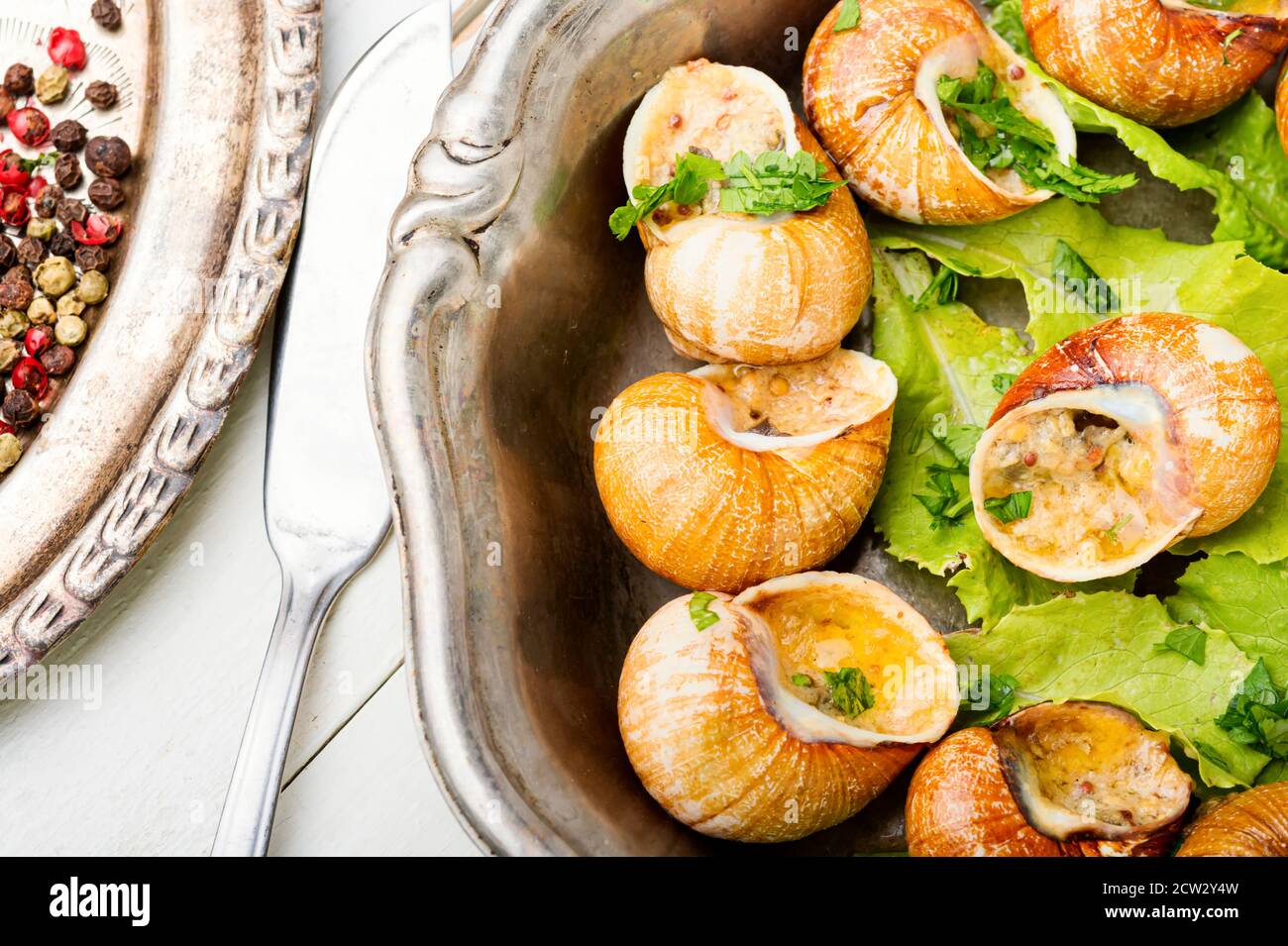 Lumaca o escargot con aglio burro. Cucina francese e italiana Foto Stock