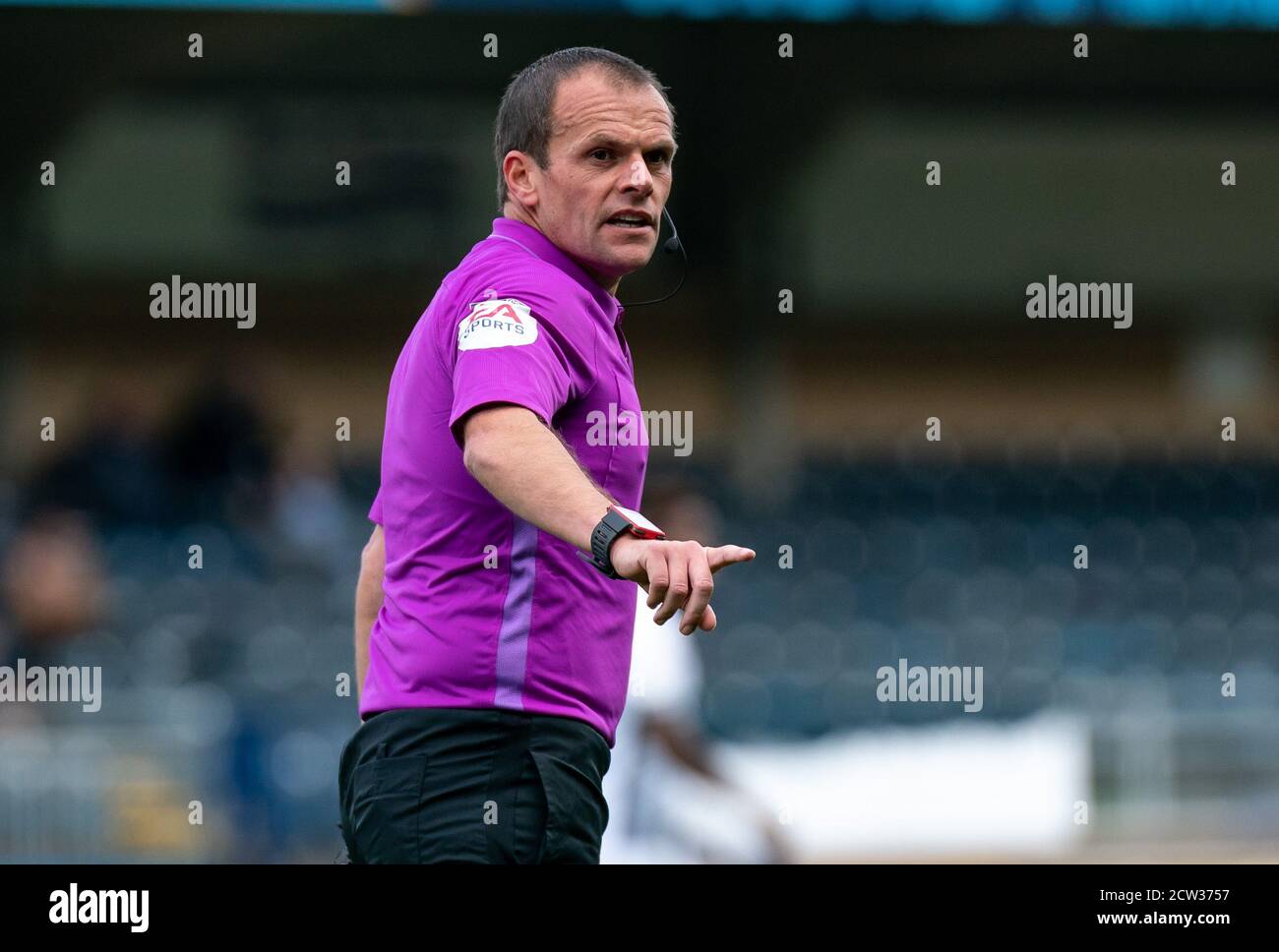 High Wycombe, Regno Unito. 26 Settembre 2020. Arbitro Geoff Eltringham durante la partita del campionato Sky Bet tra Wycombe Wanderers e Swansea City ad Adams Park, High Wycombe, Inghilterra, il 26 settembre 2020. Foto di Liam McAvoy. Credit: Prime Media Images/Alamy Live News Foto Stock