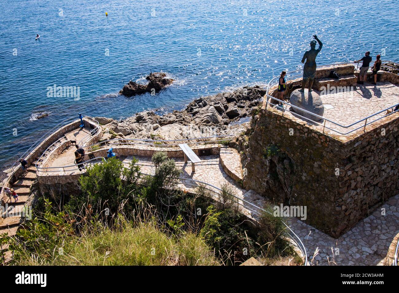 La statua femminile ha chiamato il Monumento alla moglie del pescatore dentro Lloret de Mar sulla Costa Brava in Spagna Foto Stock