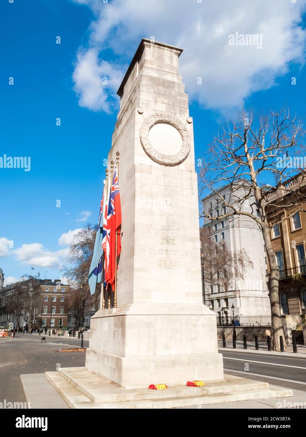 Londra, Inghilterra, Regno Unito, 1 marzo 2010 : il memoriale di guerra britannico Cenotafh a Whitehall per ricordare i morti in entrambe le guerre mondiali sulla remembrance Domenica whic Foto Stock
