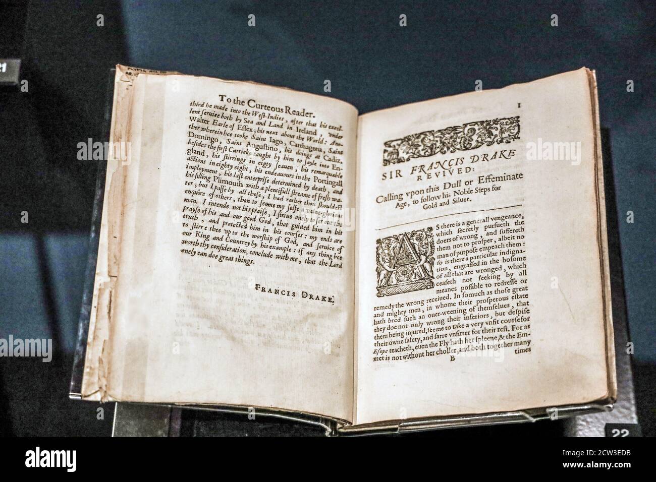 Francis Drake ha ripreso, un libro in mostra presso The Box, l’ex biblioteca centrale e galleria d’arte di Plymouth, rilanciato come un centro culturale che offre un museu Foto Stock