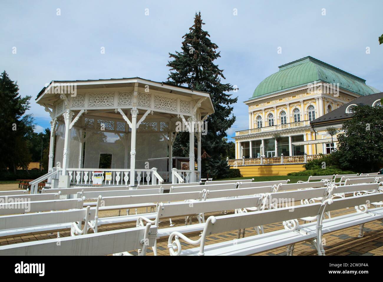 Il centro storico della tradizionale città termale di Františkovy Lázně, nella Repubblica Ceca. Il centro benessere e l'attrazione turistica. Foto Stock