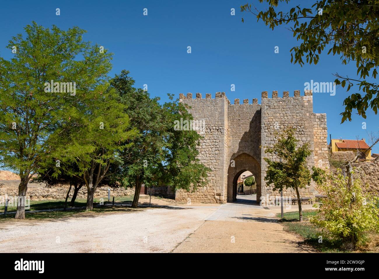 Puerta del Mercado, recinto amurallado de los siglos XII-XIII, Almazán, Soria, comunidad autónoma de Castilla y León, Spagna, Europa Foto Stock