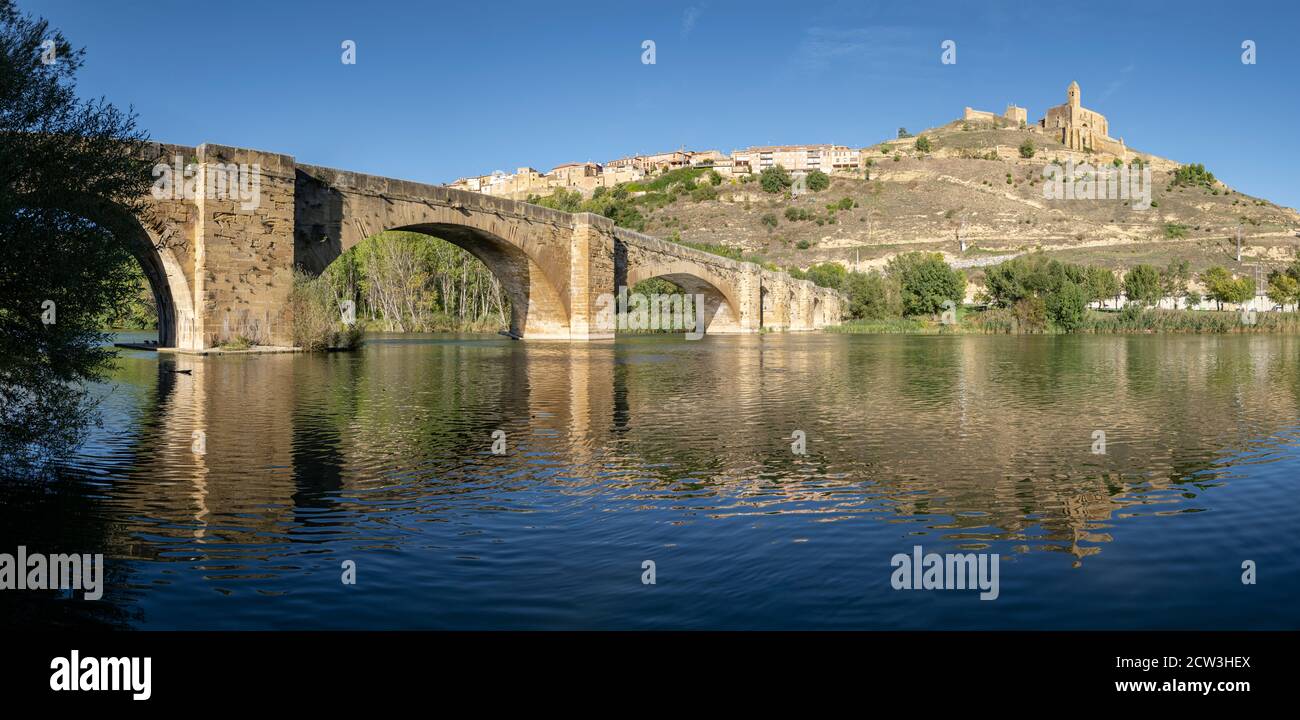 Puente Sobre medievale el río Ebro, San Vicente de la Sonsierra, la Rioja, Spagna Foto Stock