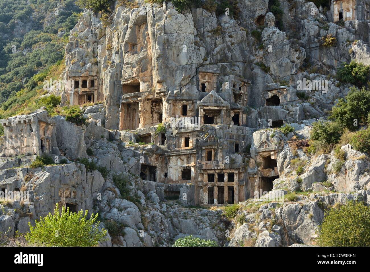 Tombe scavate nella roccia nella necropoli licana di Myra, Demre, Turchia Foto Stock