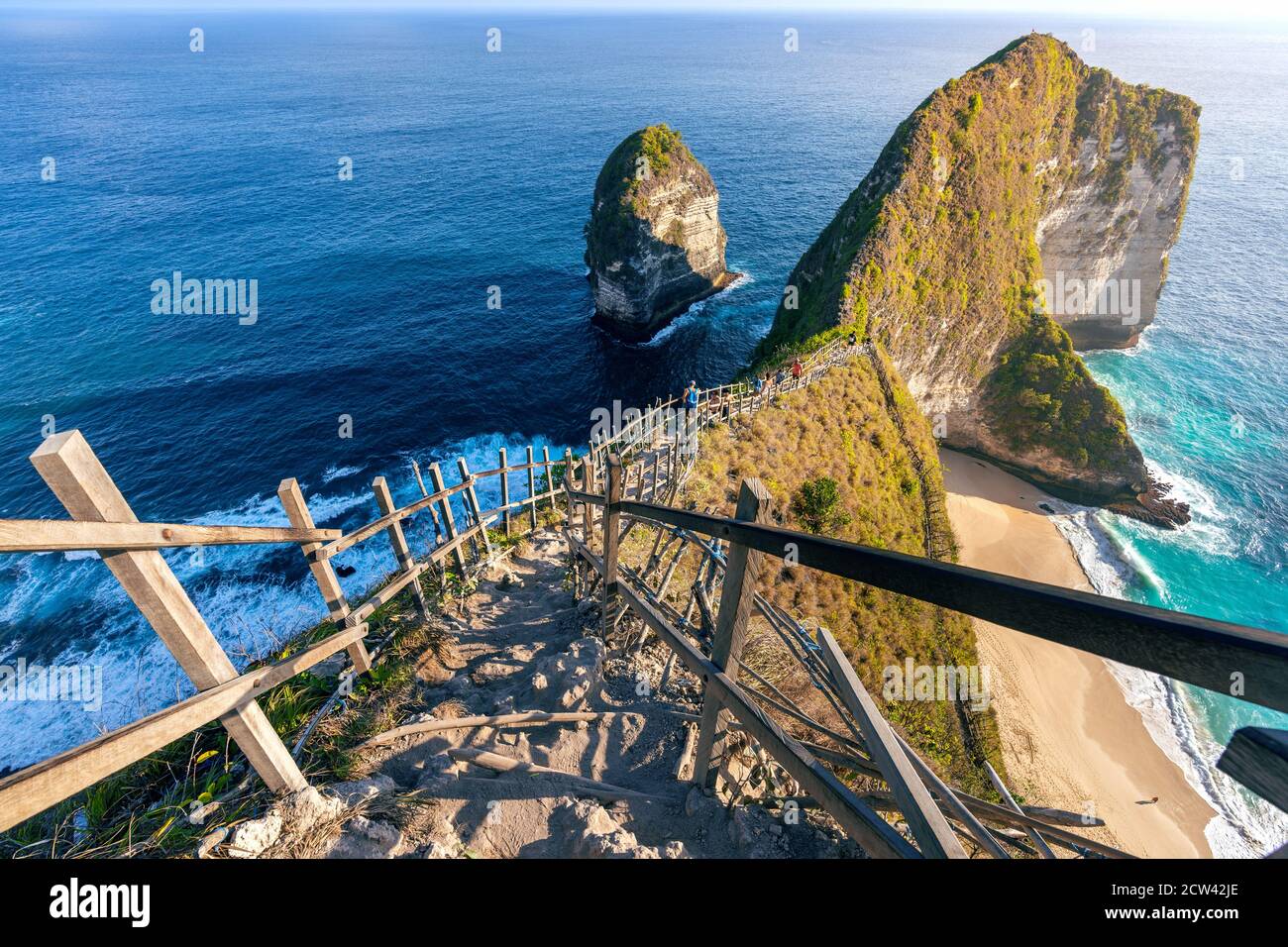 Percorso per Kelingking Beach nell'isola di Nusa Penida, Bali in Indonesia. Foto Stock