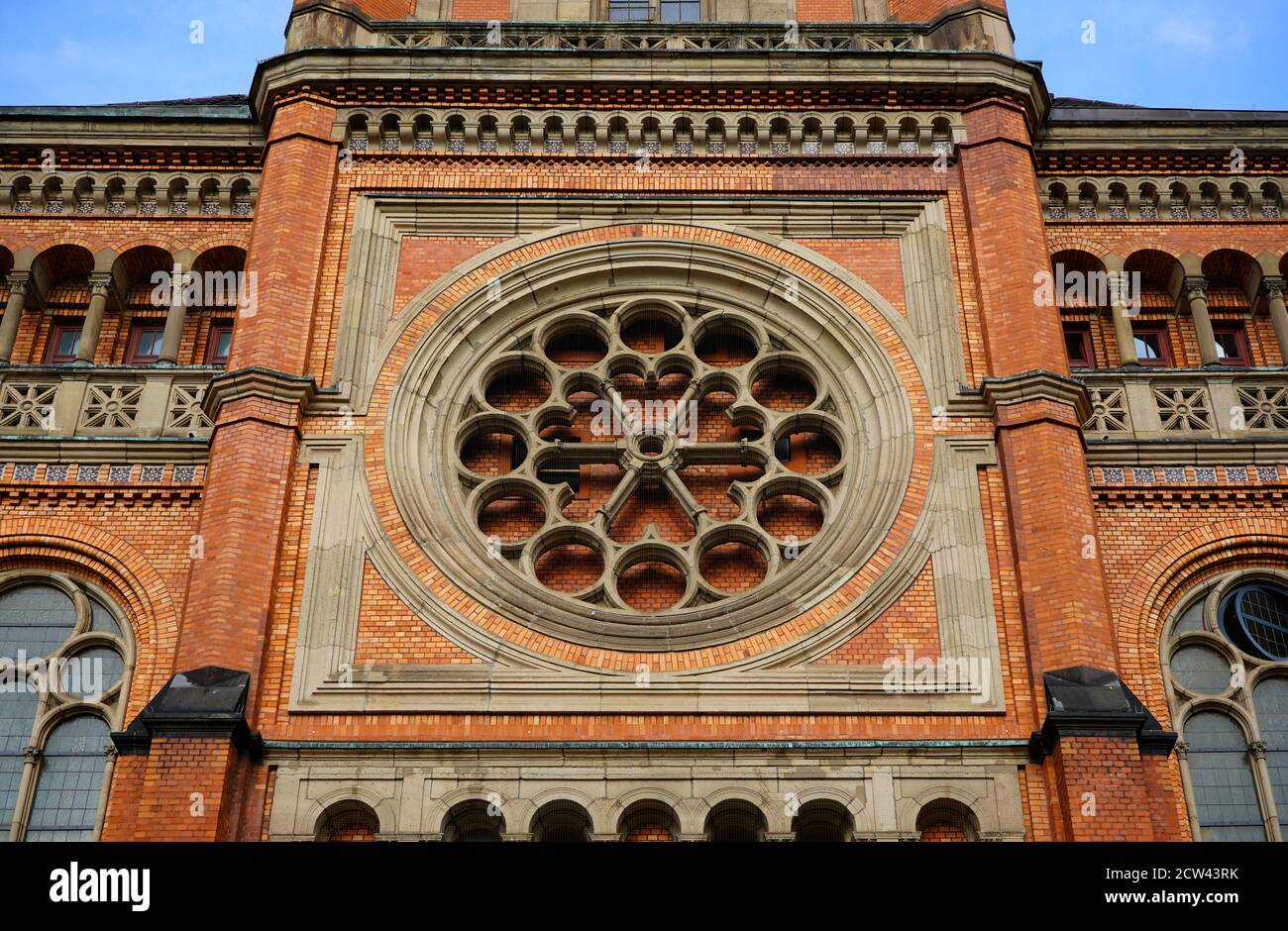 Dettaglio architettonico di Johanneskirche, la chiesa cittadina di Martin-Luther-Platz nel centro di Düsseldorf. Fu costruito nel 1881. Foto Stock