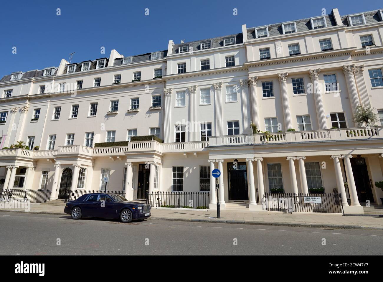 Rolls Royce, Upper Belgrave Street stucco Terrace, Belgravia, Londra, Regno Unito Foto Stock