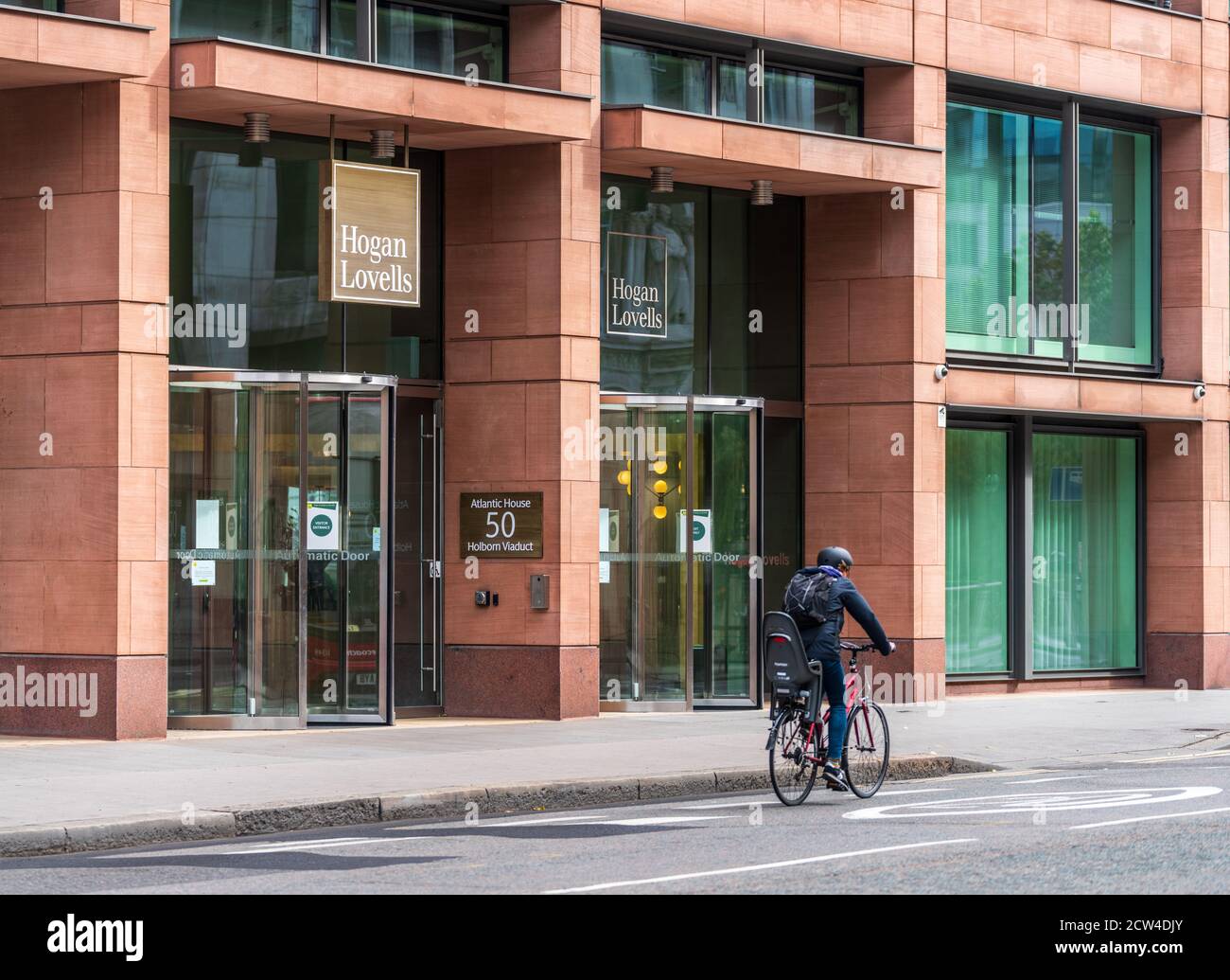 Hogan Lovells Law Studio London uffici presso Atlantic House, Holborn Viaduct London. Uno studio legale statunitense-britannico con sede centrale a Londra e Washington DC. Foto Stock