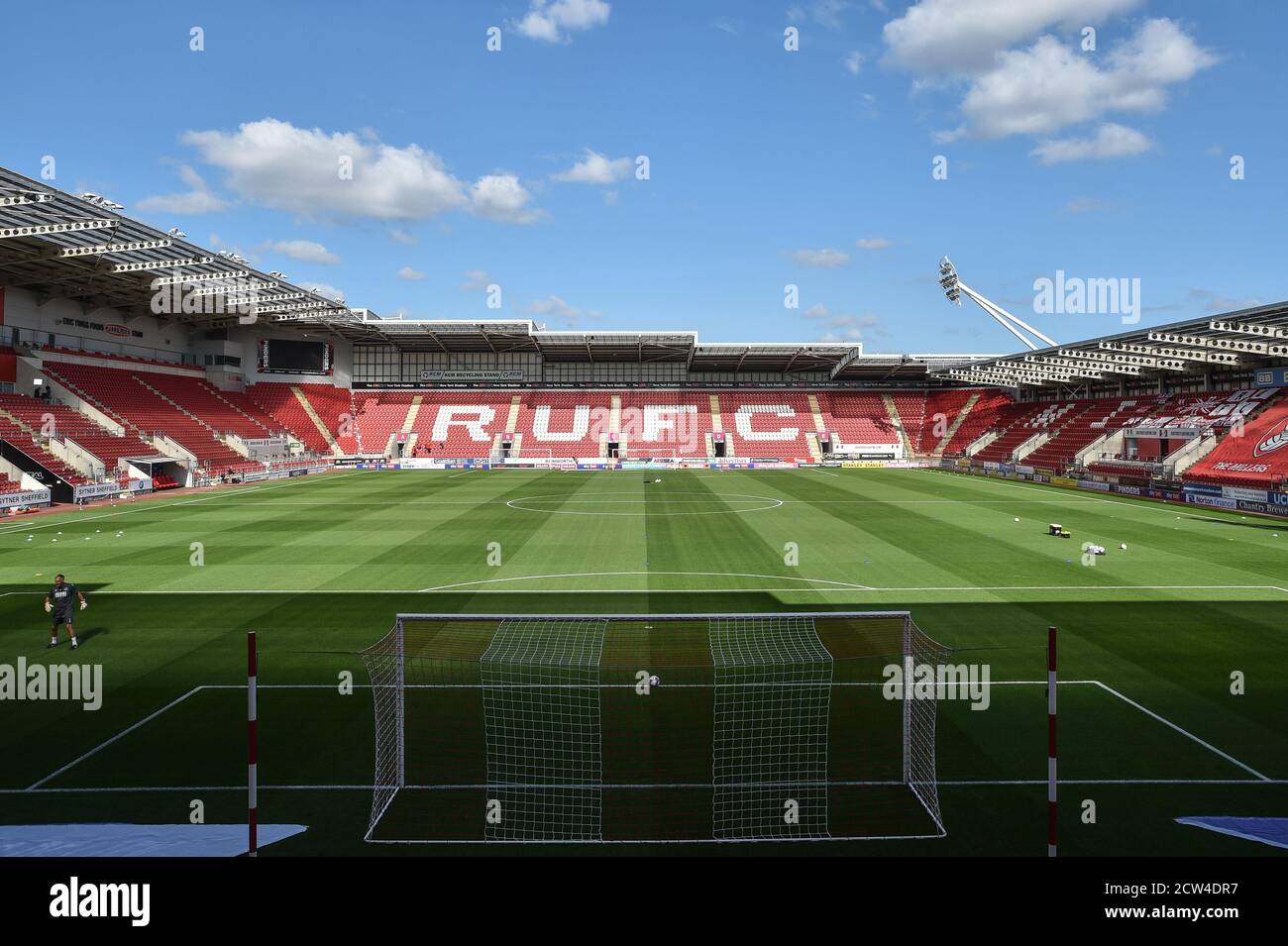 Vista generale del New York Stadium, prima del calcio d'inizio tra Rotherham United e Millwall FC nel campionato. Foto Stock